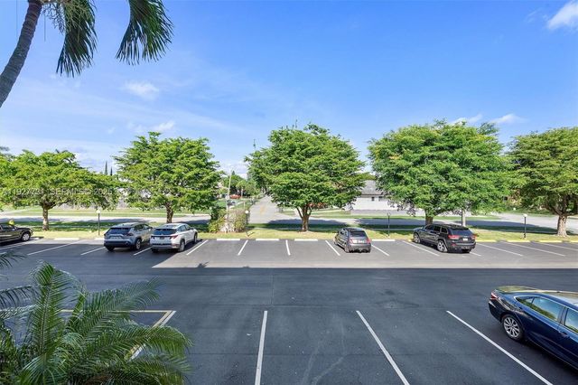 324 SE 10th St 203, Dania Beach, FL 33004