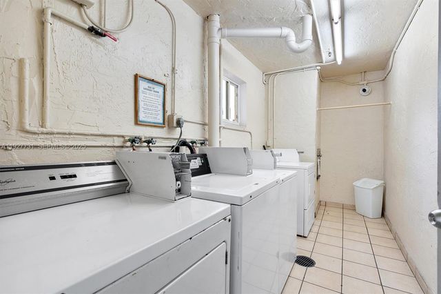 324 SE 10th St 203, Dania Beach, FL 33004