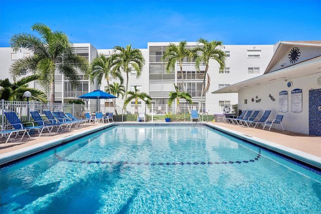 324 SE 10th St 203, Dania Beach, FL 33004