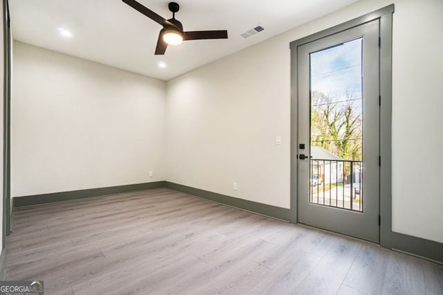 662 S Grand Avenue NW, Atlanta, GA 30318