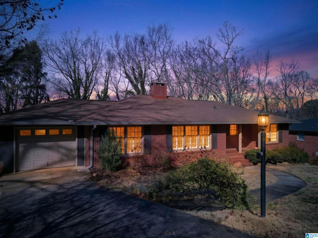 10 LANIER PLACE, Anniston, AL 36207