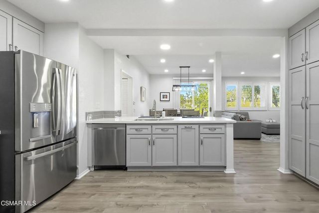 280 Ridgeton Lane A, Simi Valley, CA 93065
