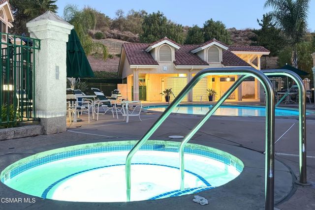 280 Ridgeton Lane A, Simi Valley, CA 93065