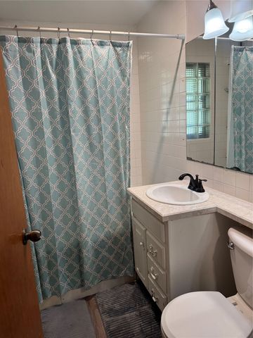 1322 Oak Park Avenue, Des Moines, IA 50313