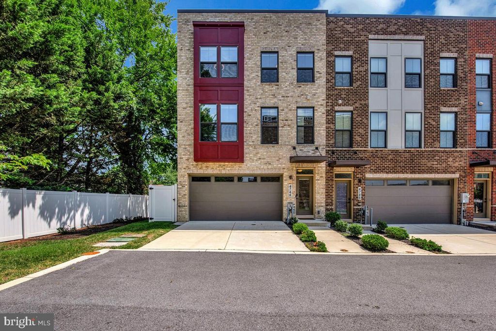 4744 TOWNE PARK RD, Suitland, MD 20746