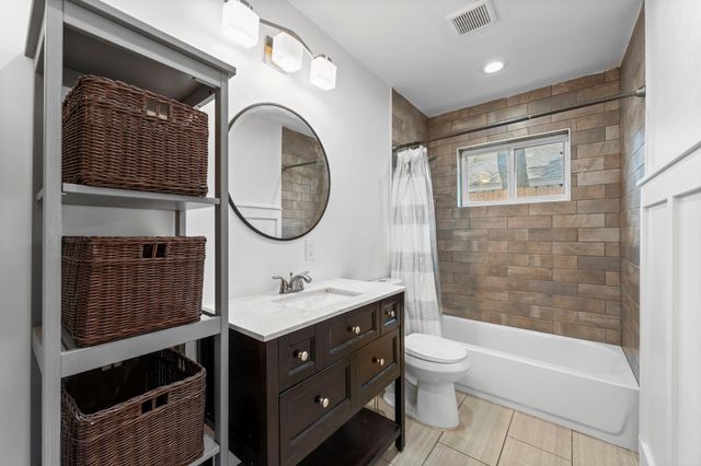 9735 Kemp Forest Drive, Houston, TX 77080