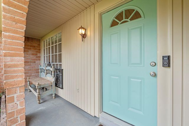 9735 Kemp Forest Drive, Houston, TX 77080