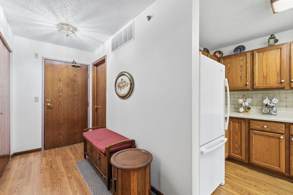 32 11th Avenue S 202, Hopkins, MN 55343 — photo 3