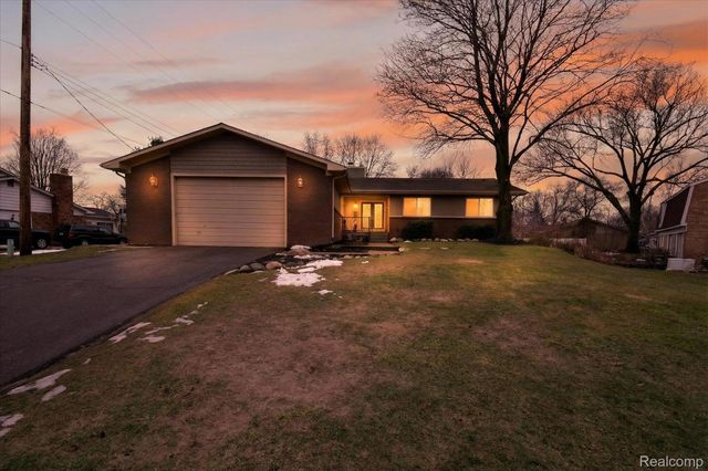 9474 Steephollow Drive, White Lake Charter Township, MI 48386