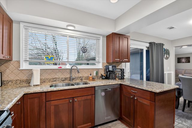 9474 Steephollow Drive, White Lake Charter Township, MI 48386