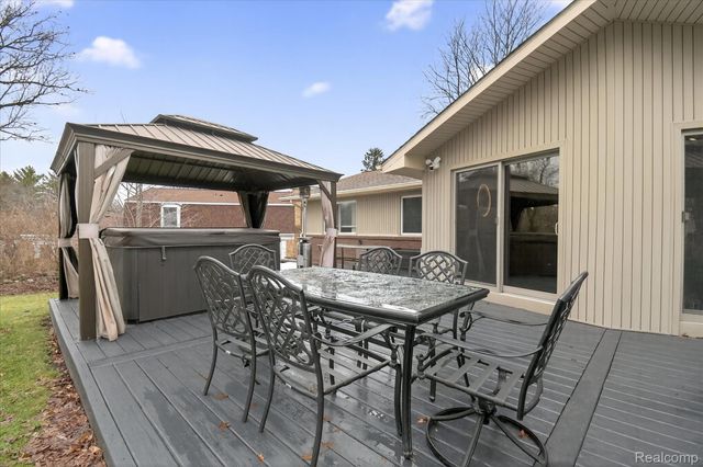 9474 Steephollow Drive, White Lake Charter Township, MI 48386