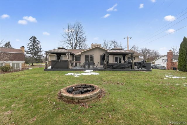 9474 Steephollow Drive, White Lake Charter Township, MI 48386
