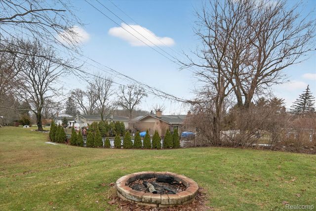 9474 Steephollow Drive, White Lake Charter Township, MI 48386