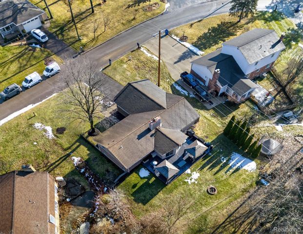 9474 Steephollow Drive, White Lake Charter Township, MI 48386