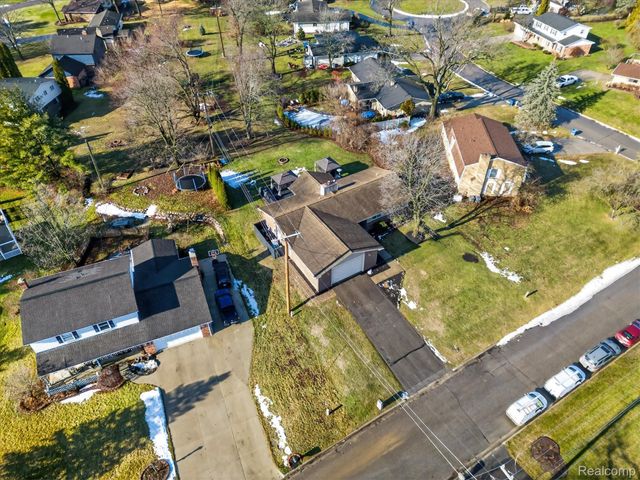 9474 Steephollow Drive, White Lake Charter Township, MI 48386