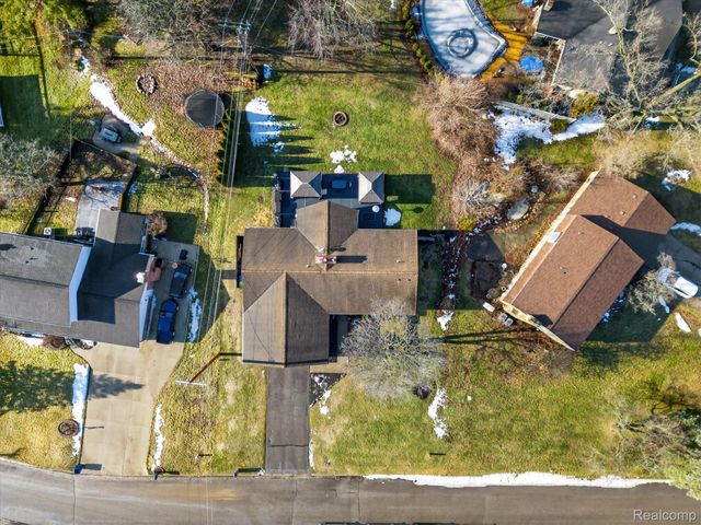 9474 Steephollow Drive, White Lake Charter Township, MI 48386