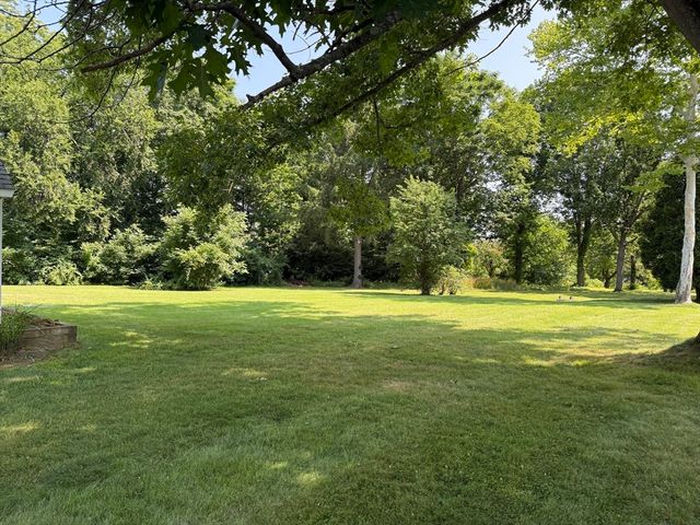 1030 South East Street, Amherst, MA 01002