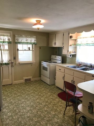 1030 South East Street, Amherst, MA 01002