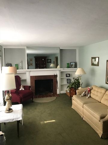 1030 South East Street, Amherst, MA 01002