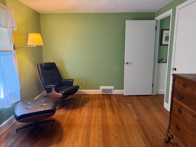 1030 South East Street, Amherst, MA 01002