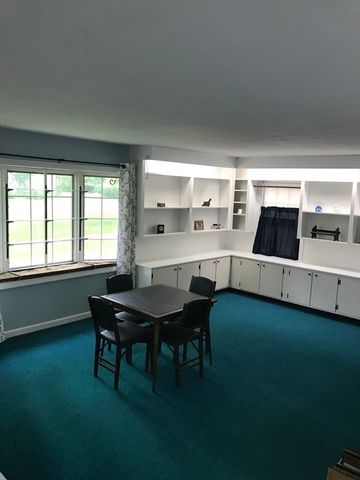 1030 South East Street, Amherst, MA 01002