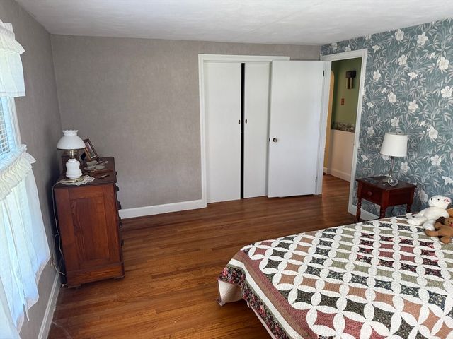 1030 South East Street, Amherst, MA 01002