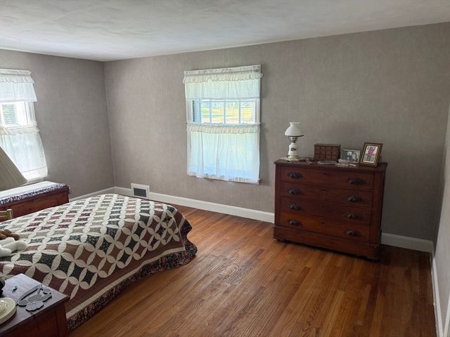 1030 South East Street, Amherst, MA 01002