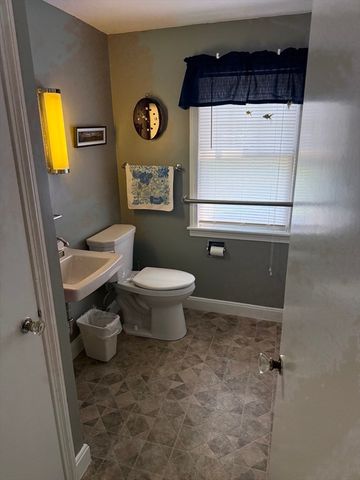 1030 South East Street, Amherst, MA 01002
