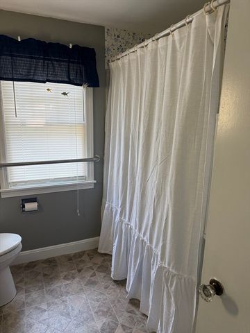 1030 South East Street, Amherst, MA 01002