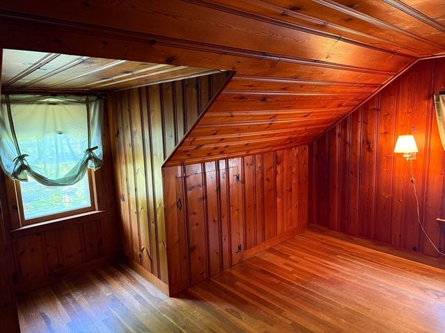 1030 South East Street, Amherst, MA 01002