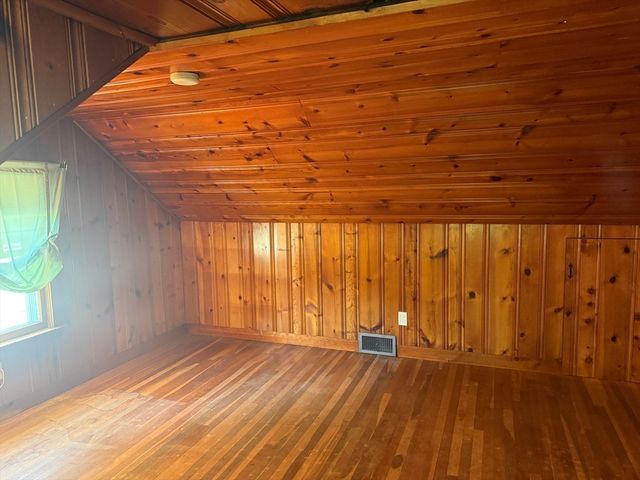 1030 South East Street, Amherst, MA 01002