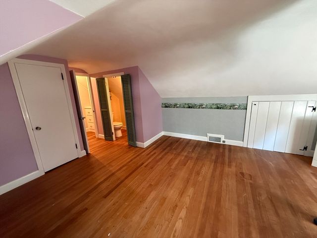 1030 South East Street, Amherst, MA 01002