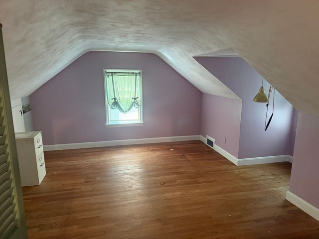 1030 South East Street, Amherst, MA 01002