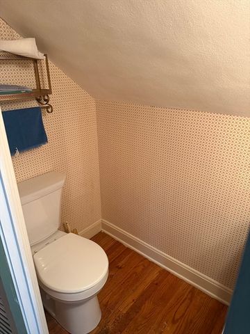 1030 South East Street, Amherst, MA 01002