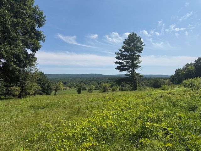 1030 South East Street, Amherst, MA 01002