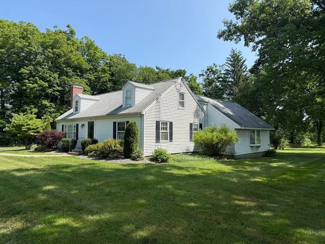 1030 South East Street, Amherst, MA 01002