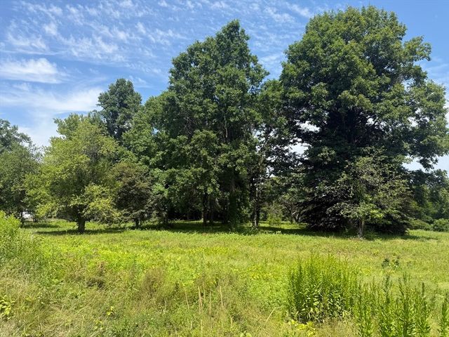 1030 South East Street, Amherst, MA 01002