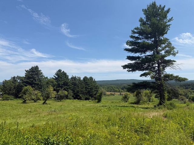 1030 South East Street, Amherst, MA 01002