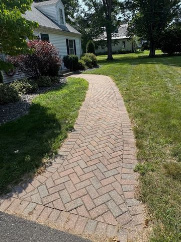1030 South East Street, Amherst, MA 01002