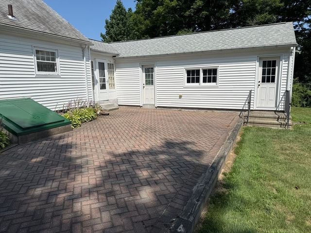 1030 South East Street, Amherst, MA 01002