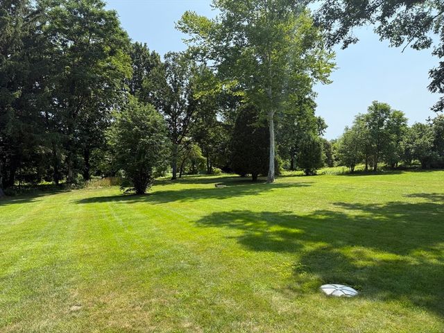 1030 South East Street, Amherst, MA 01002