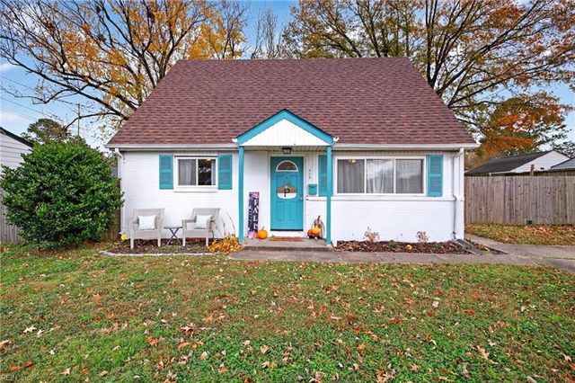 408 Coconut LN, Virginia Beach, VA 23452