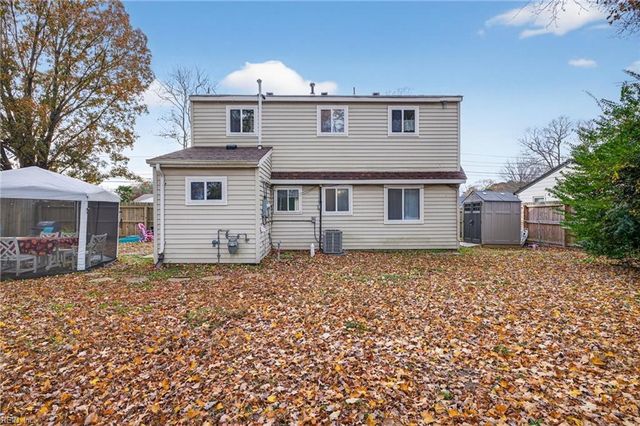 408 Coconut LN, Virginia Beach, VA 23452