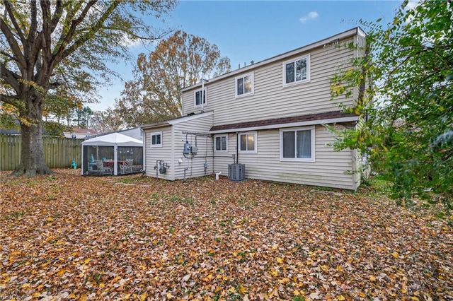 408 Coconut LN, Virginia Beach, VA 23452