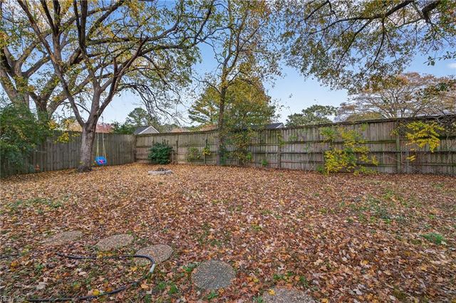 408 Coconut LN, Virginia Beach, VA 23452