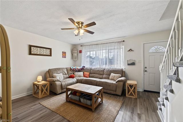 408 Coconut LN, Virginia Beach, VA 23452