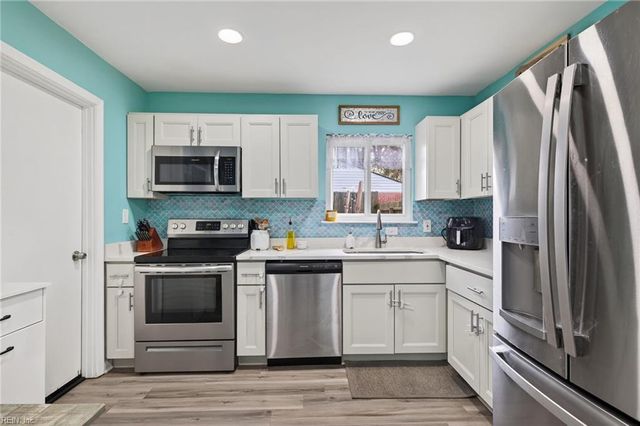 408 Coconut LN, Virginia Beach, VA 23452