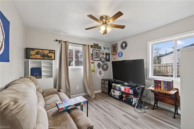 408 Coconut LN, Virginia Beach, VA 23452