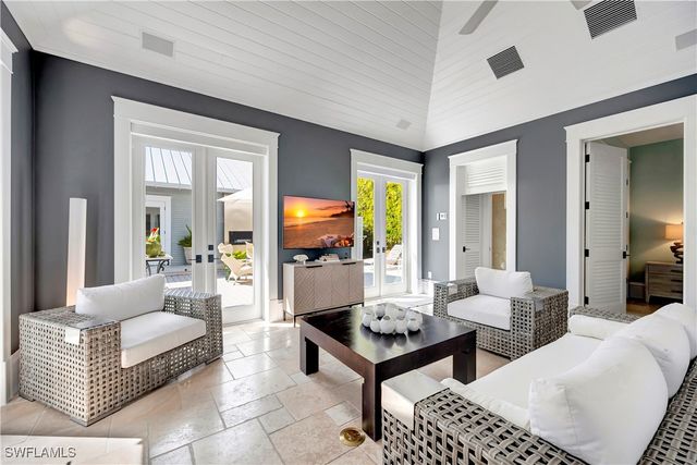 1375 Gordon DR, Naples, FL 34102