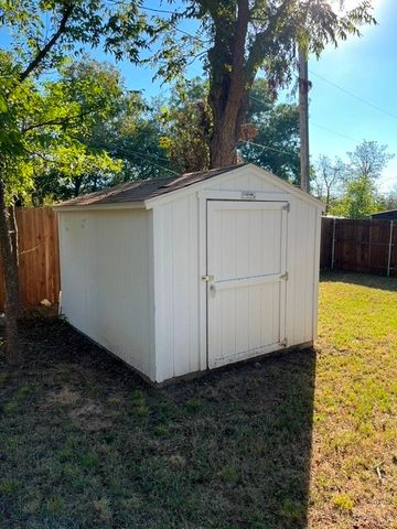 305 W Houston Street, Leonard, TX 75452